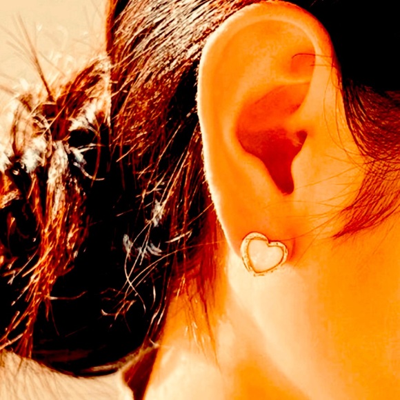 “Seashell Shards” White Hearts Iridescent Shell Flake Chip Ocean Romance Studs - Picture 4 of 16